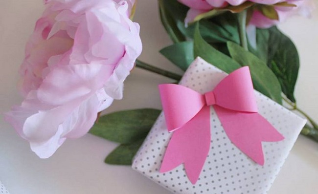 Inspiring-Romantic-Gift-Wrap-Idea-with-Pink-DI-735x450.jpg